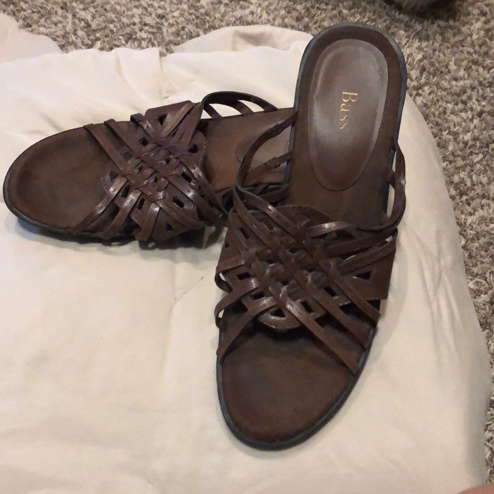Bass sandals